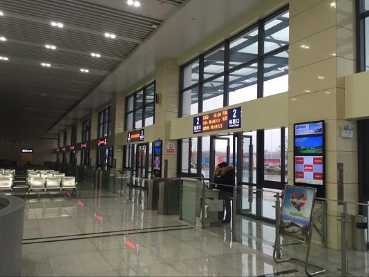 高铁站液晶广告机