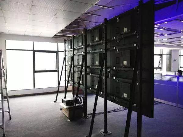 液晶拼接屏的安装方式