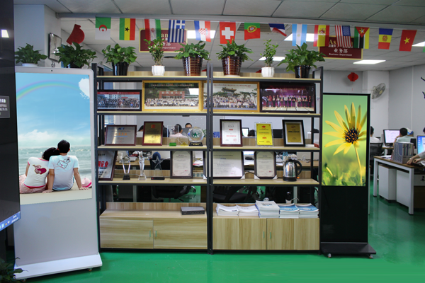 雅迅达量子点广告机