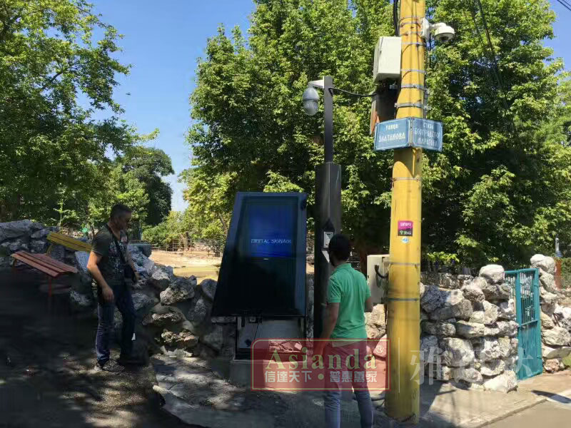 55寸户外广告机