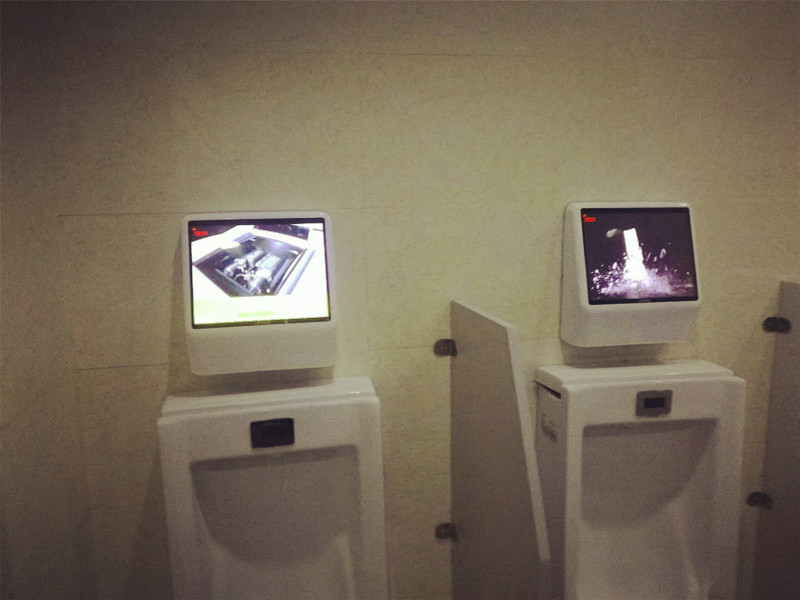 公共厕所广告机