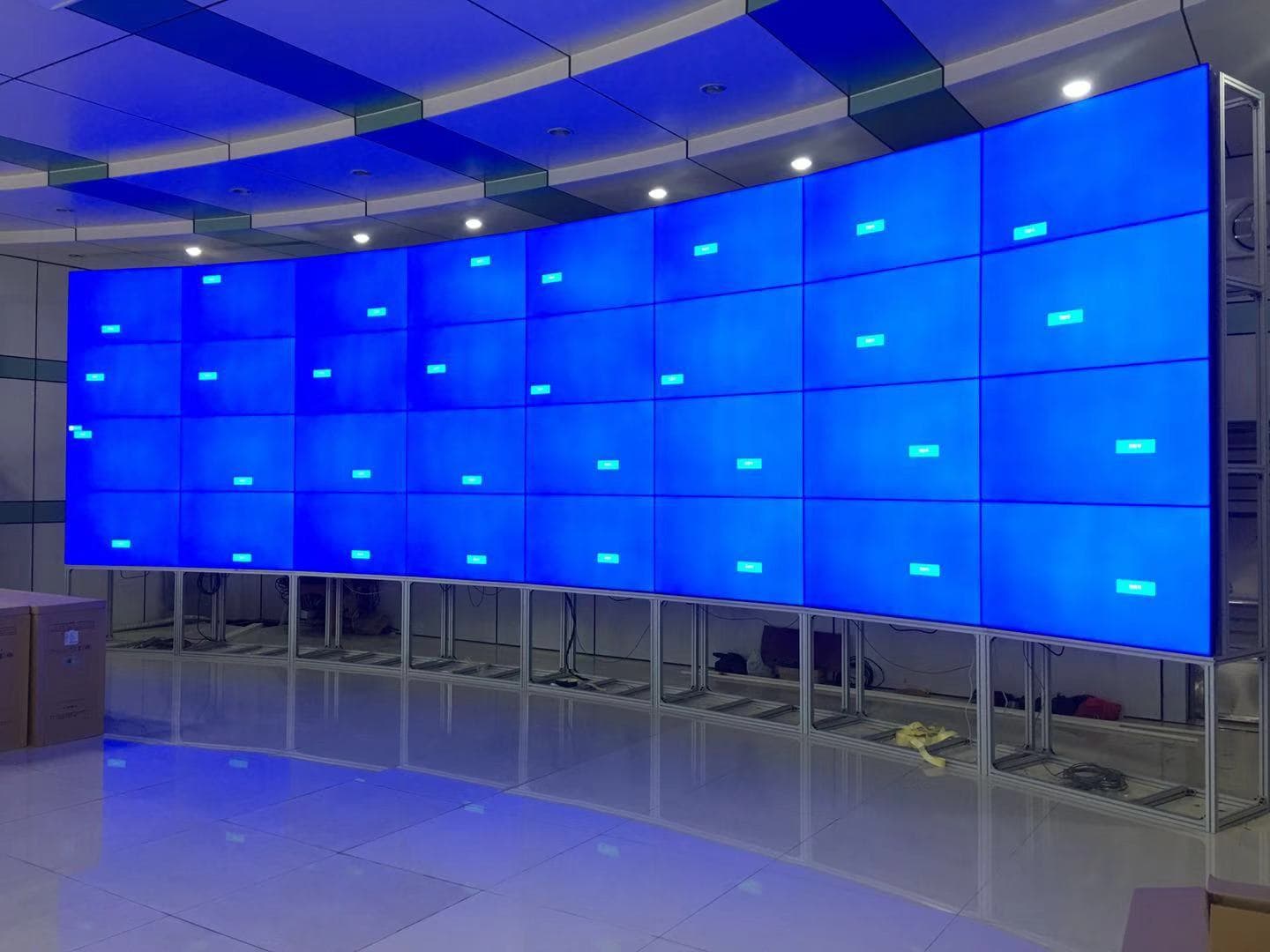 55寸液晶拼接屏入驻佛山师门中学会议室