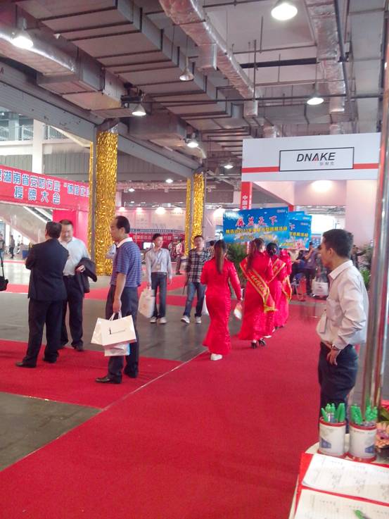 魅力长沙 风采依旧——雅迅达屏显天下84寸监视器惊艳亮相